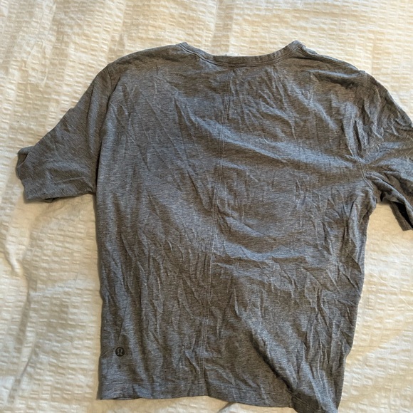 Lululemon knot crescent tee - Picture 4 of 4